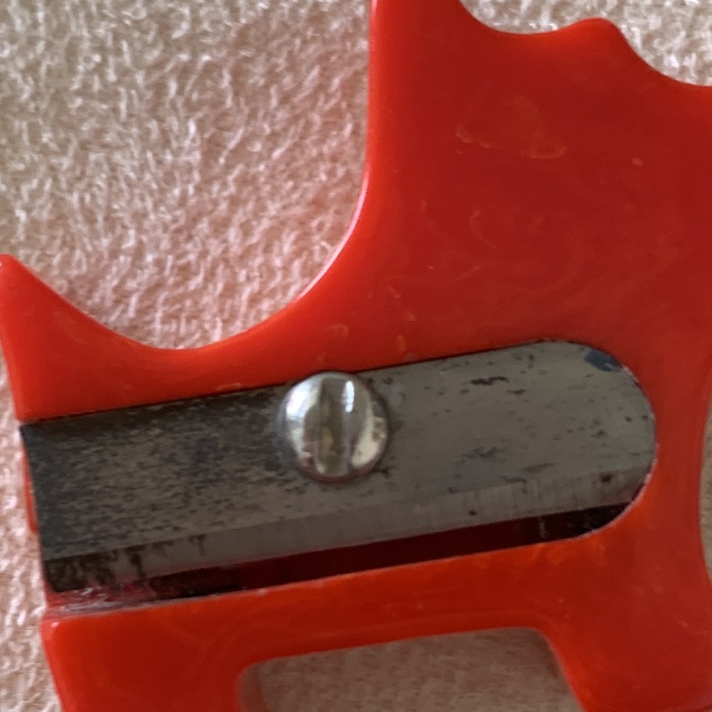 Vintage Red Bakelite 1930s Scotty Dog Pencil Sharpener - Picture 5 of 7